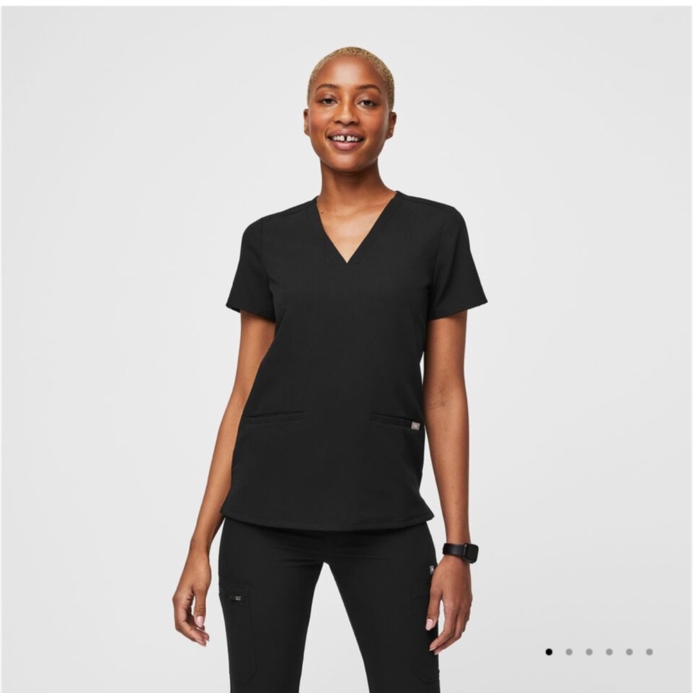 Casma Three-Pocket Scrub Top - Picture 2 of 2